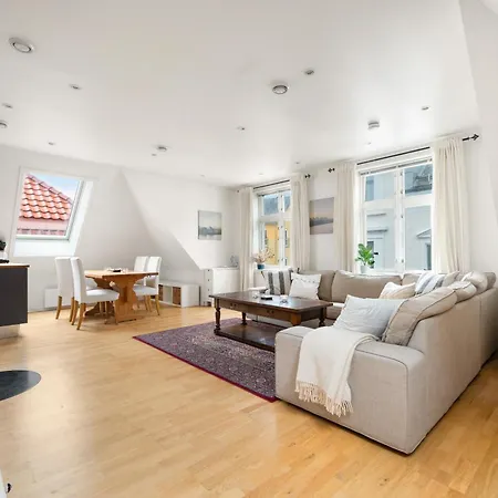 Scandinavian Hideaway I Private Balcony *