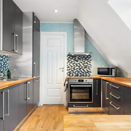 Scandinavian Hideaway I Private Balcony Apartment *