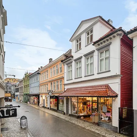 Scandinavian Hideaway I Private Balcony Apartment