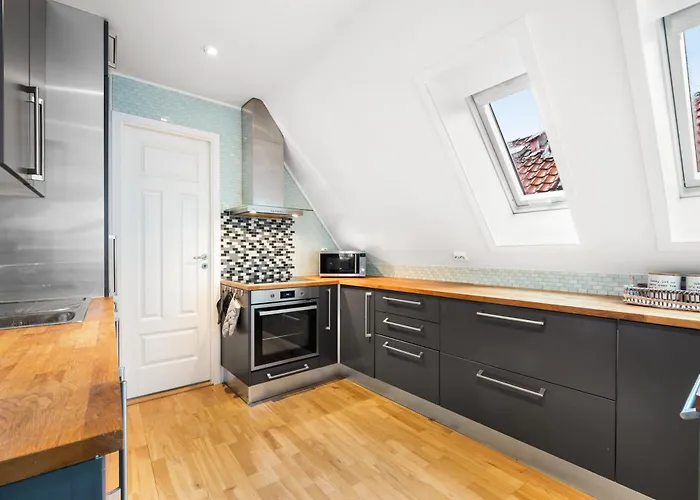 Scandinavian Hideaway I Private Balcony Apartment *